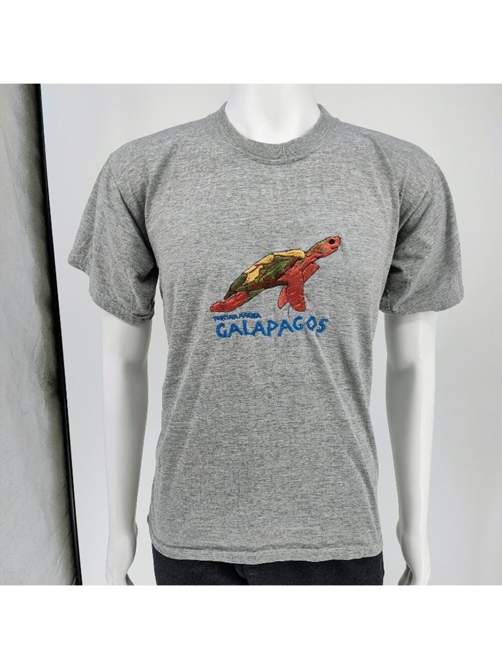 Andes T-Shirts "Tortuga Marina Galapagos" Embroidered Turtle T-Shirt (Large)